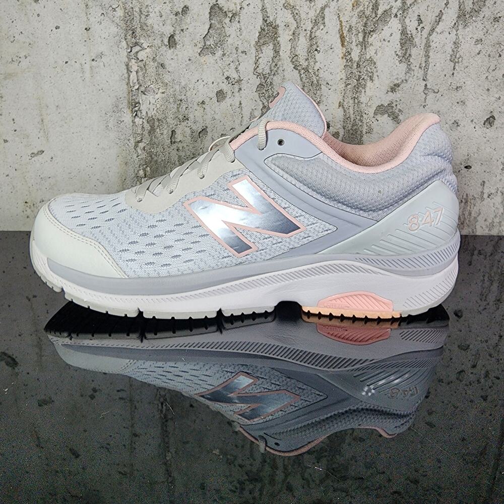 New Balance Women's 847v4 walking shoes, size 11 2A, grey, excellent preowned